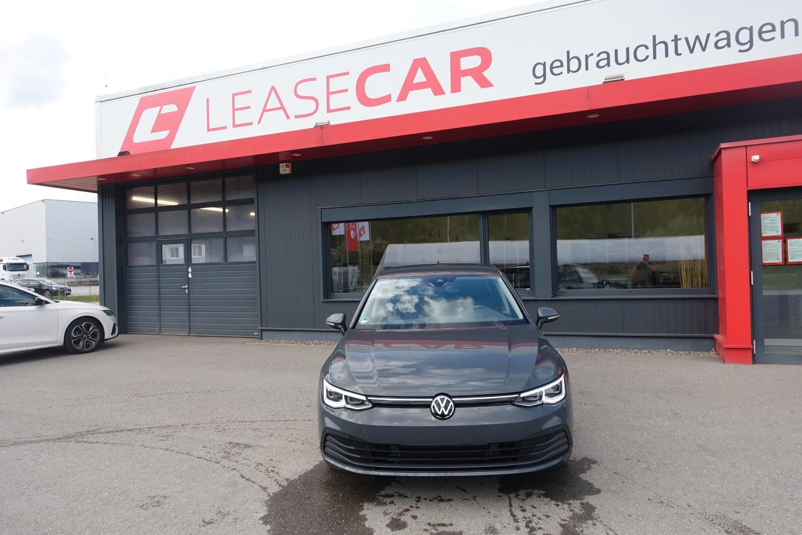 Volkswagen Golf VIII Lim. Life TSI EXP € 14990.--
