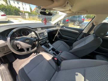 Volkswagen Passat - 11