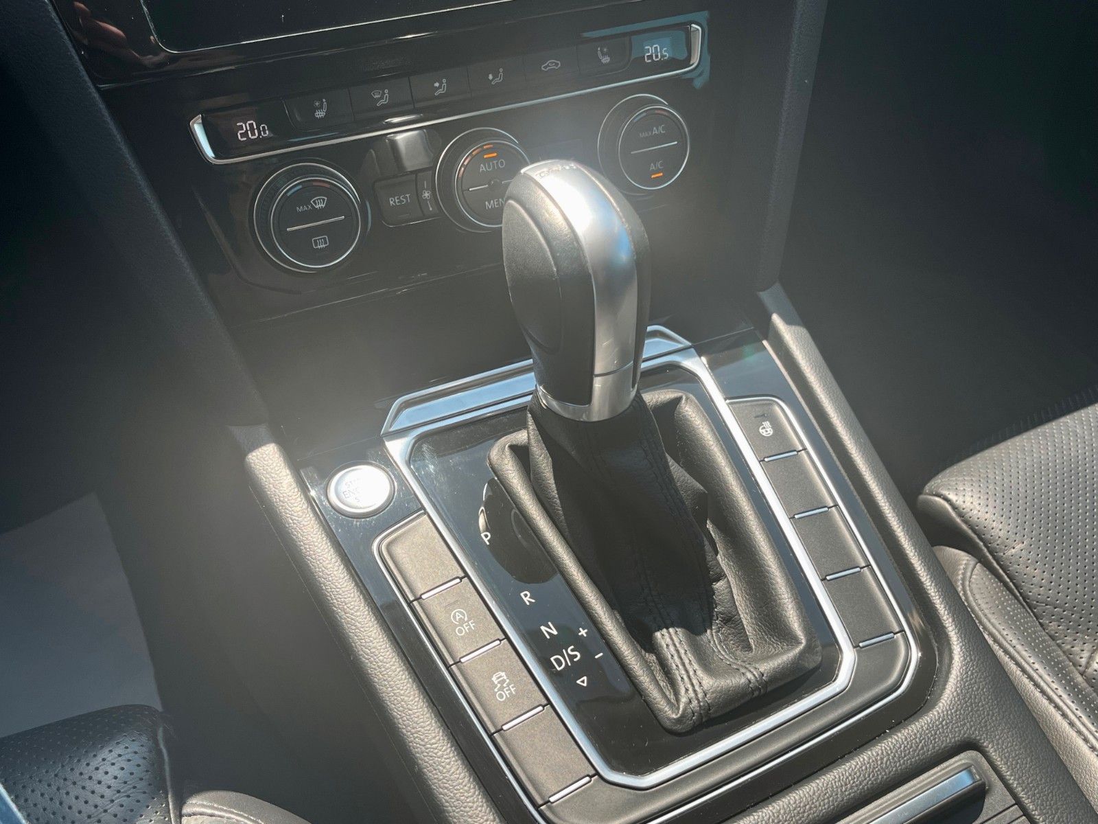 Fahrzeugabbildung Volkswagen Passat Variant 1.8 TSI DSG Navi Leder HIGHLINE