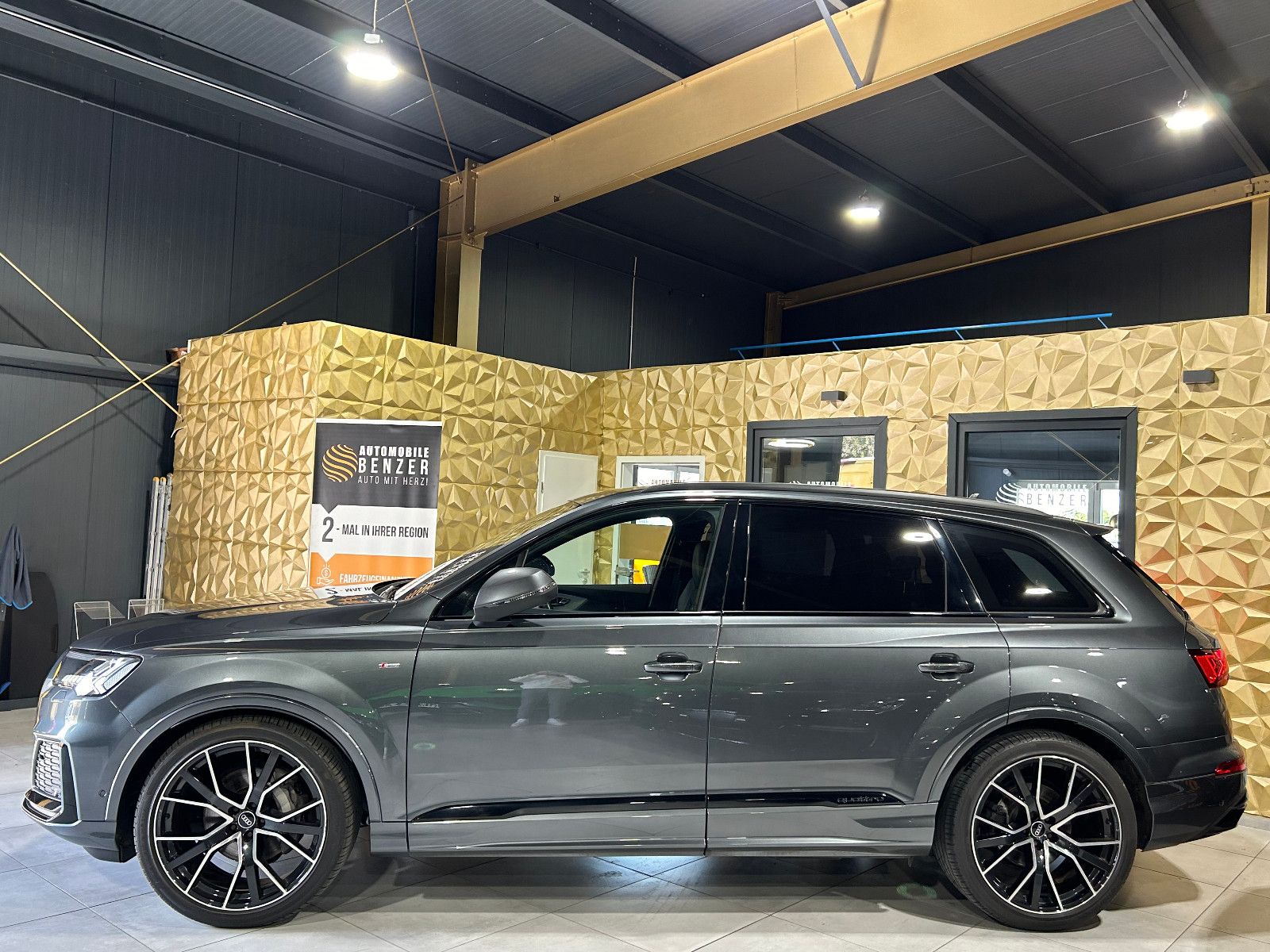 Fahrzeugabbildung Audi Q7 50 TDI quattro/S-LINE/HEAD-UP/COMPETITION/NAV