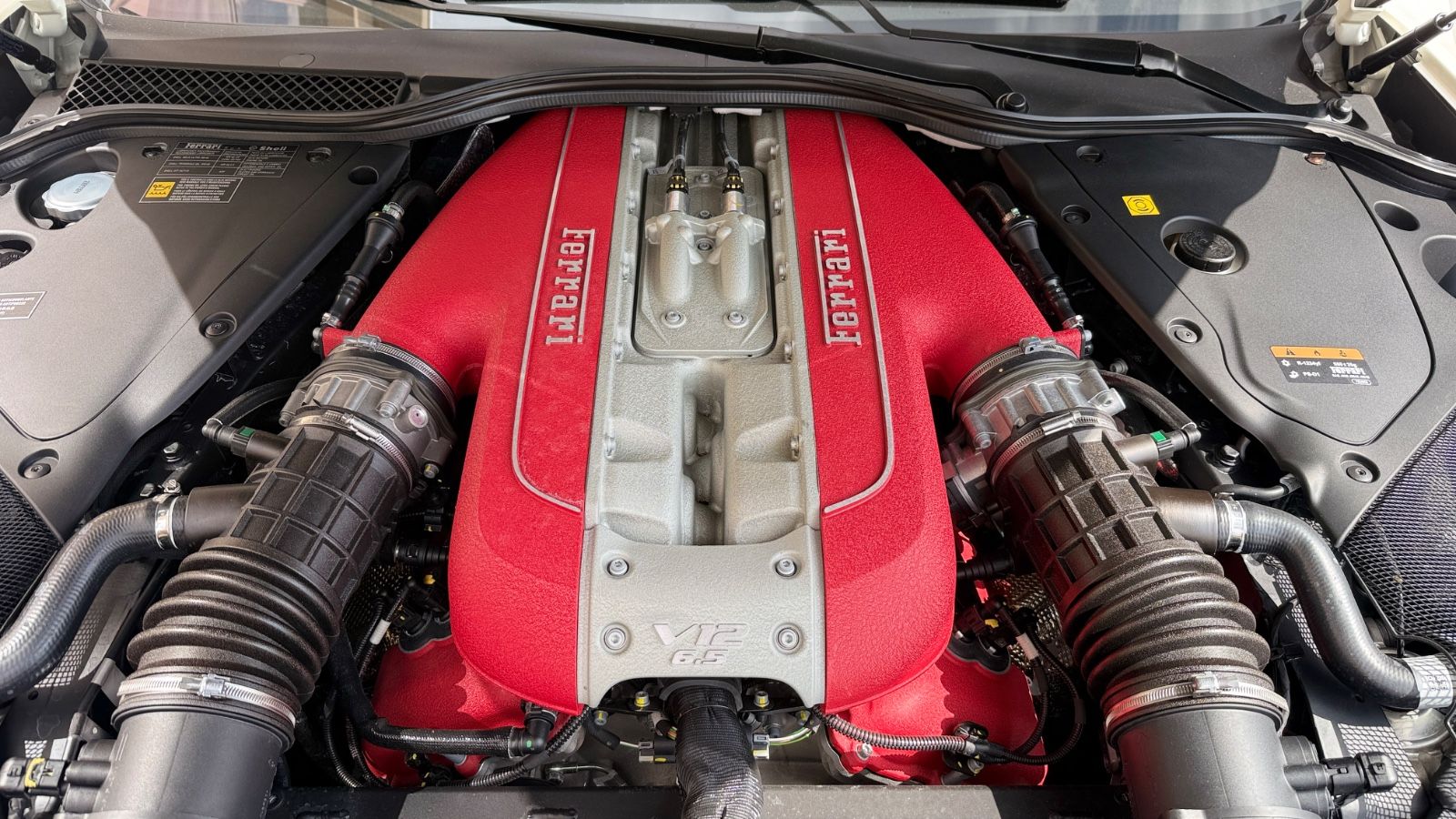 Fahrzeugabbildung Ferrari 812 GTS*Atelier*Blue Carbon*Painted Shields