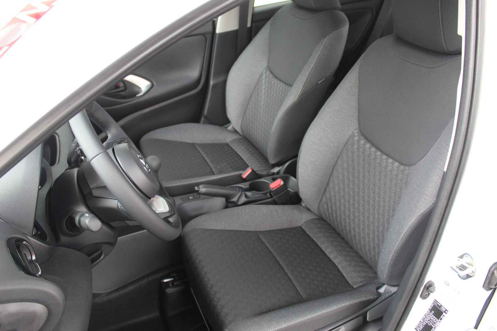 Fahrzeugabbildung Toyota Yaris 1.0 VVT-i Comfort inkl. Winterräder