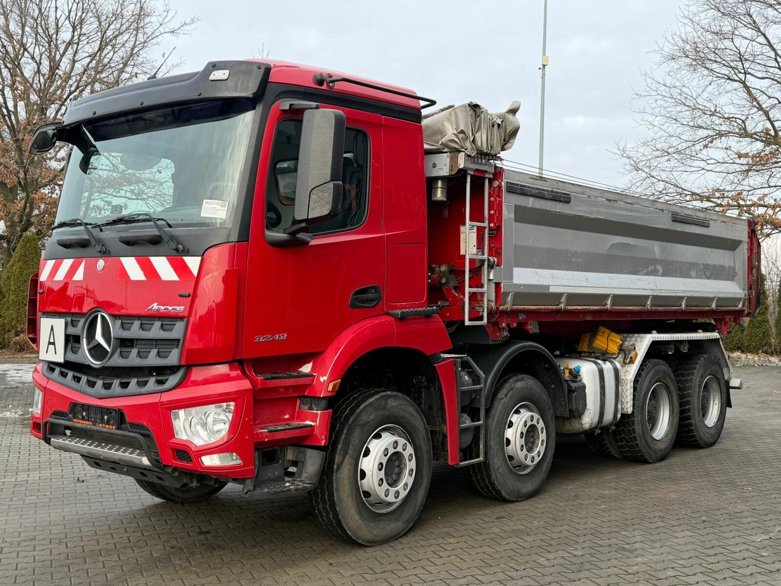 Mercedes-Benz Arocs 3243 8x4 Kipper Schwarzmuller Bordmatik