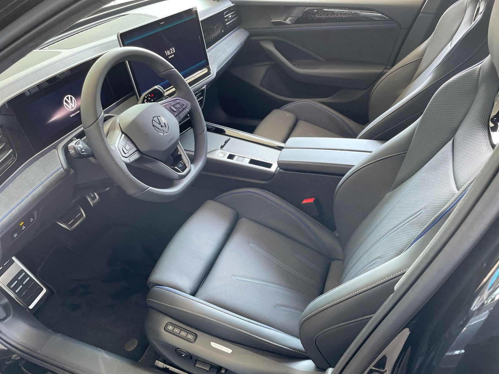 Volkswagen Passat R-Line 1.5 TSI eHybrid Signature ACC AHK foto 7