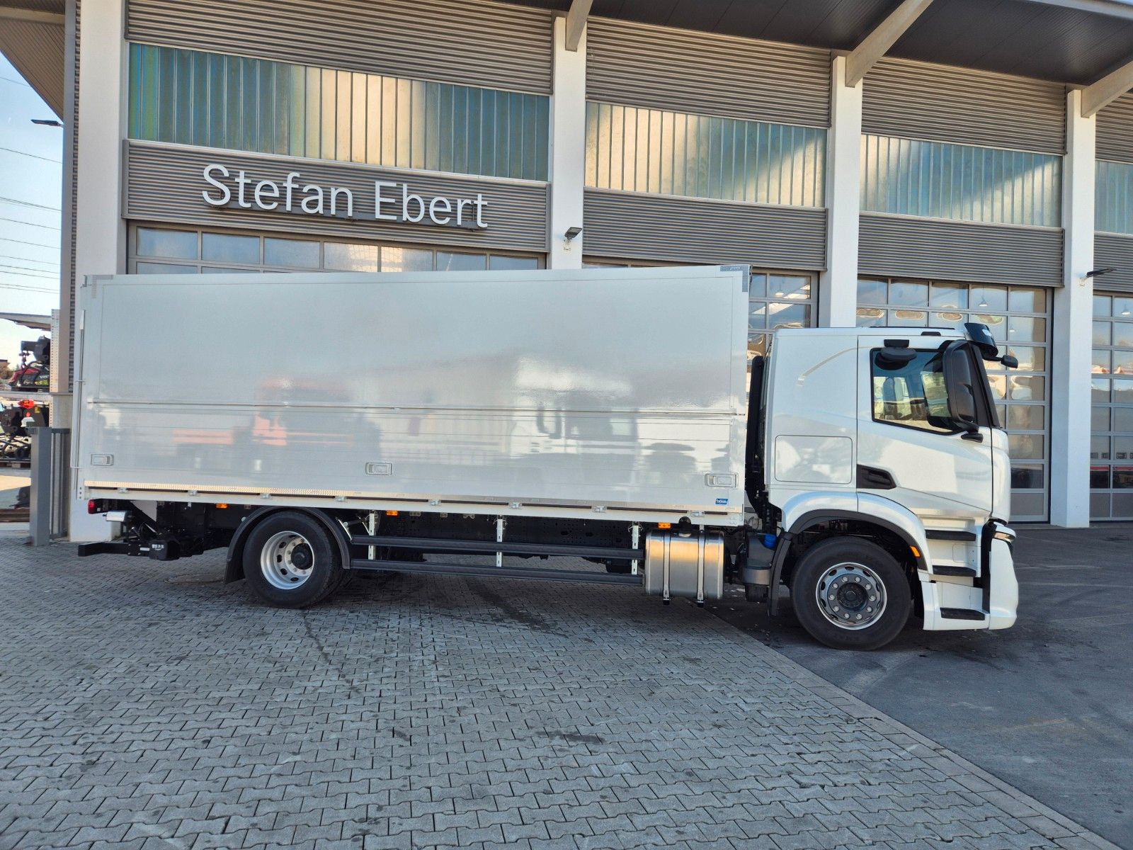 Fahrzeugabbildung Iveco AT190S40/FP Böse Schwenkwand LBW AHK