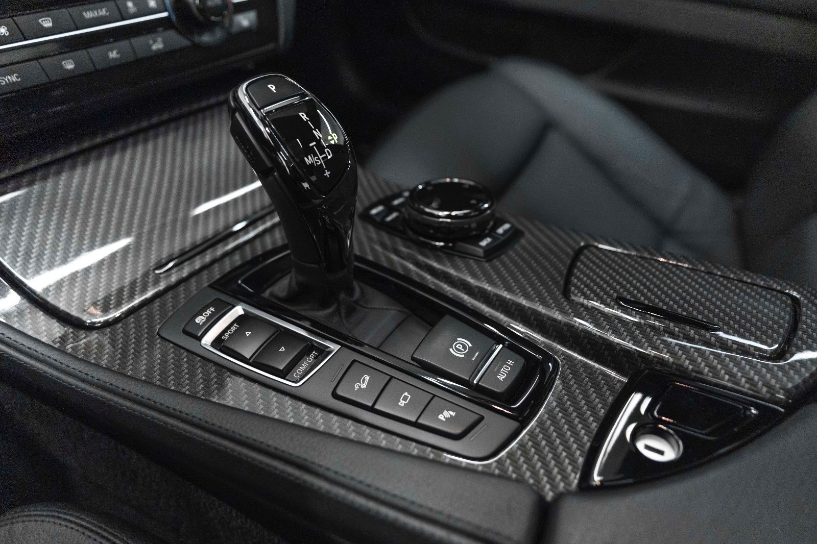 Fahrzeugabbildung BMW 550I Xdrive M-Performance HUD LED KAM NAV H&K