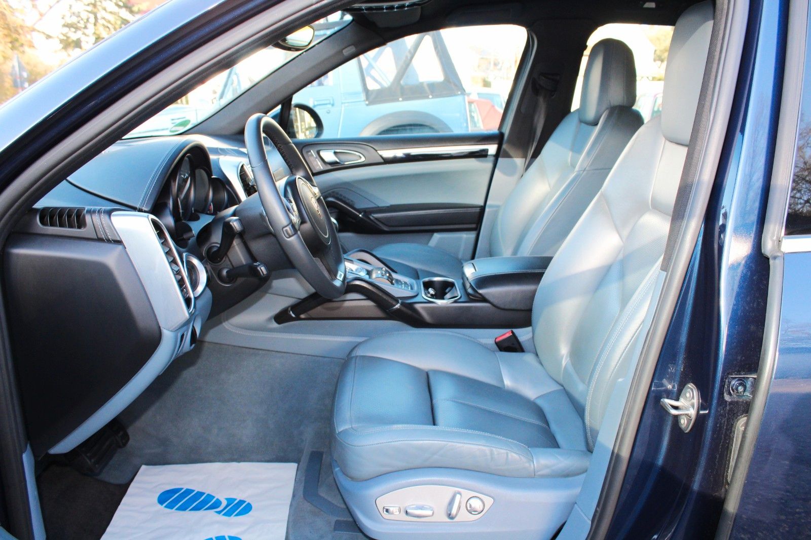 Cayenne Diesel V6 LUFTFAHR.,/AHK/SEHR GEPFLEGT!