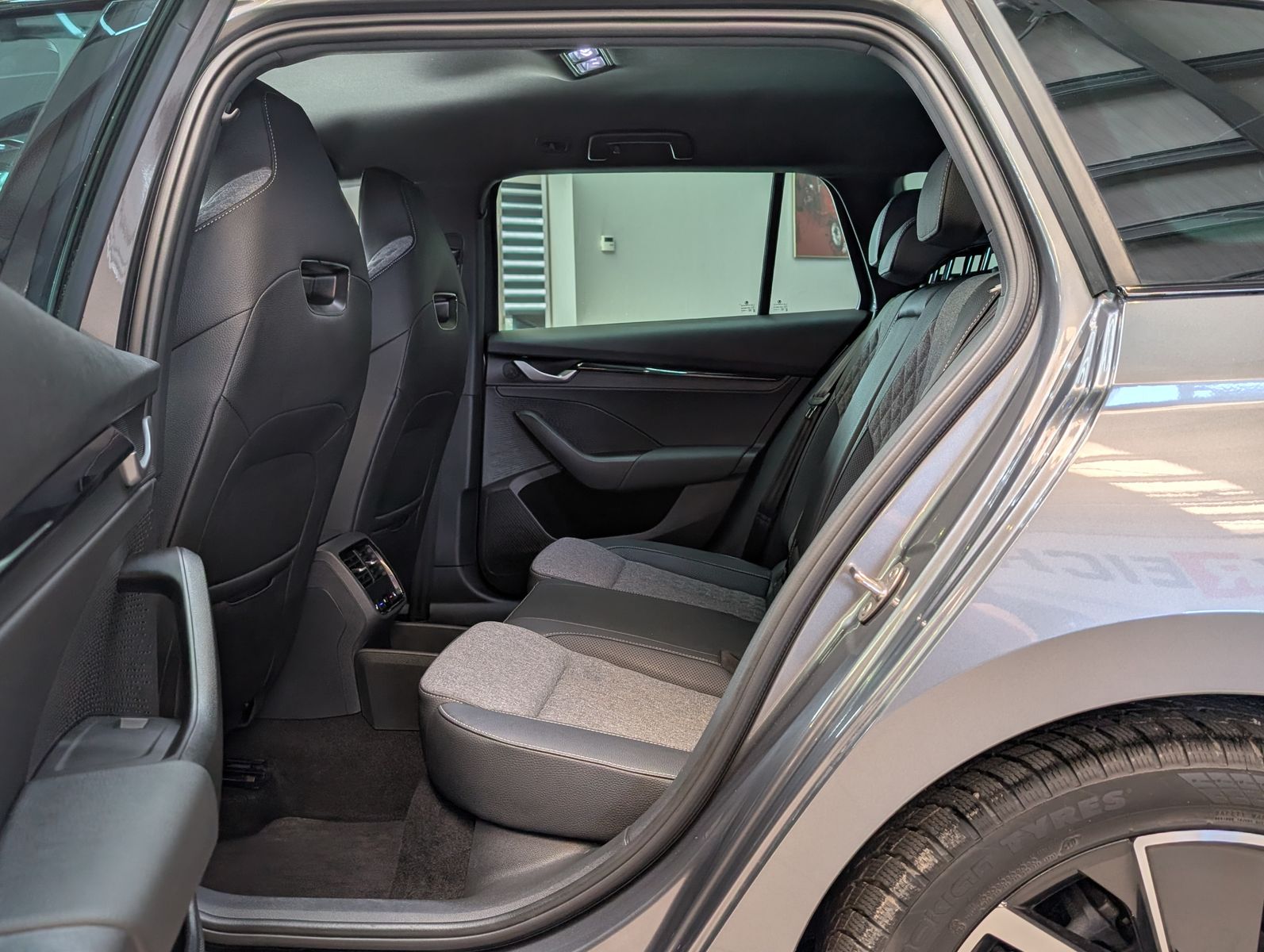 Fahrzeugabbildung SKODA Octavia 2.0 TDI Sportline Matrix Canton AHK 5J.G