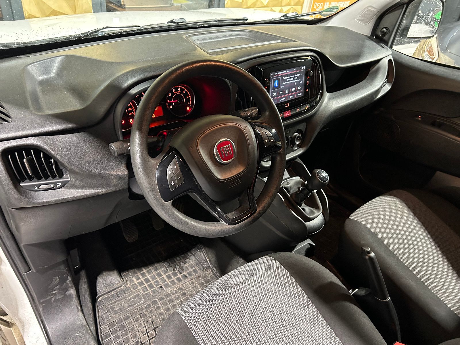 Fahrzeugabbildung Fiat Doblò MAXI/KAMERA/KLIMA/2-SITZ