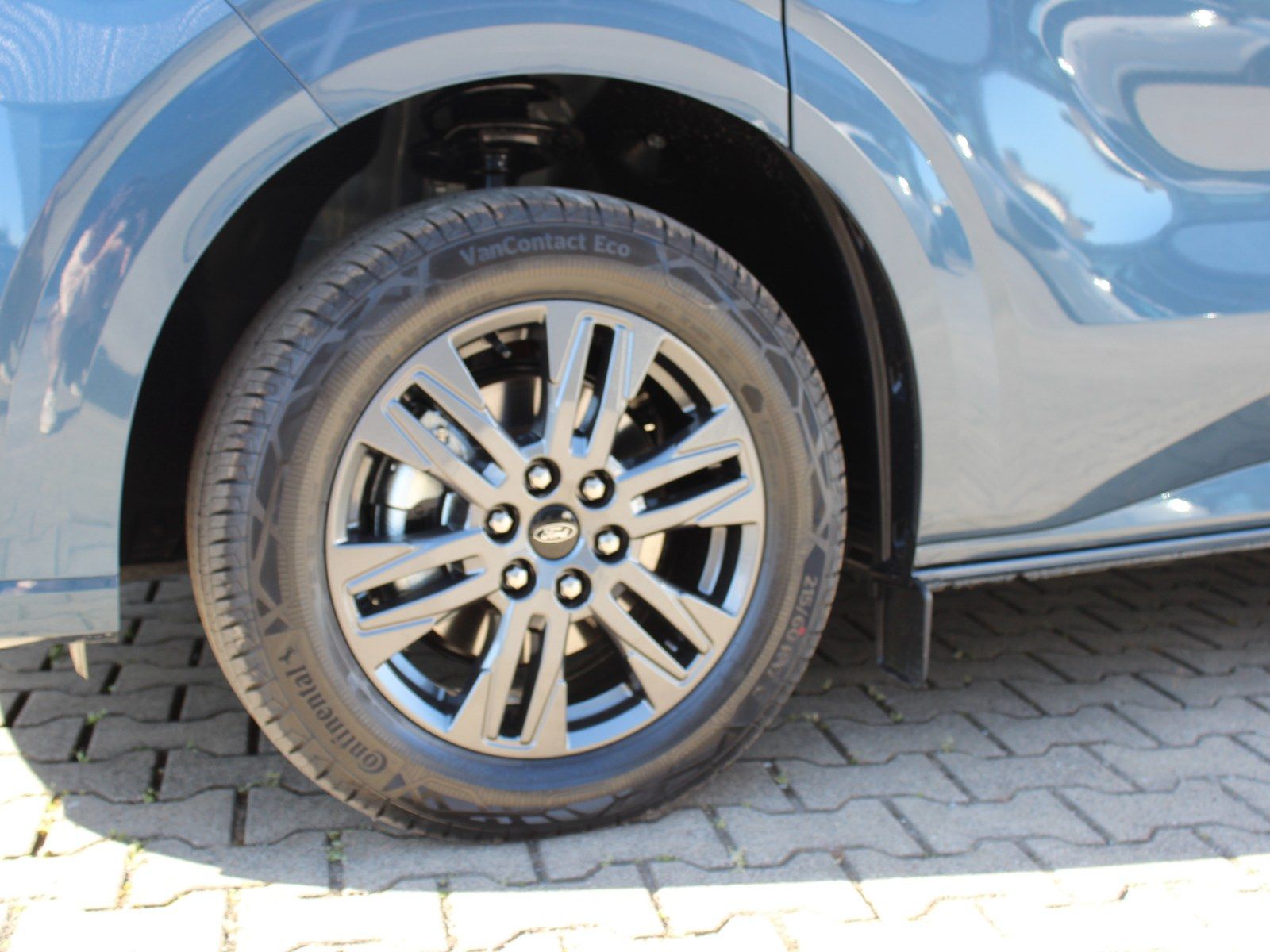 Fahrzeugabbildung Ford Tourneo Custom 320 L1 Tourneo Titanium FWD