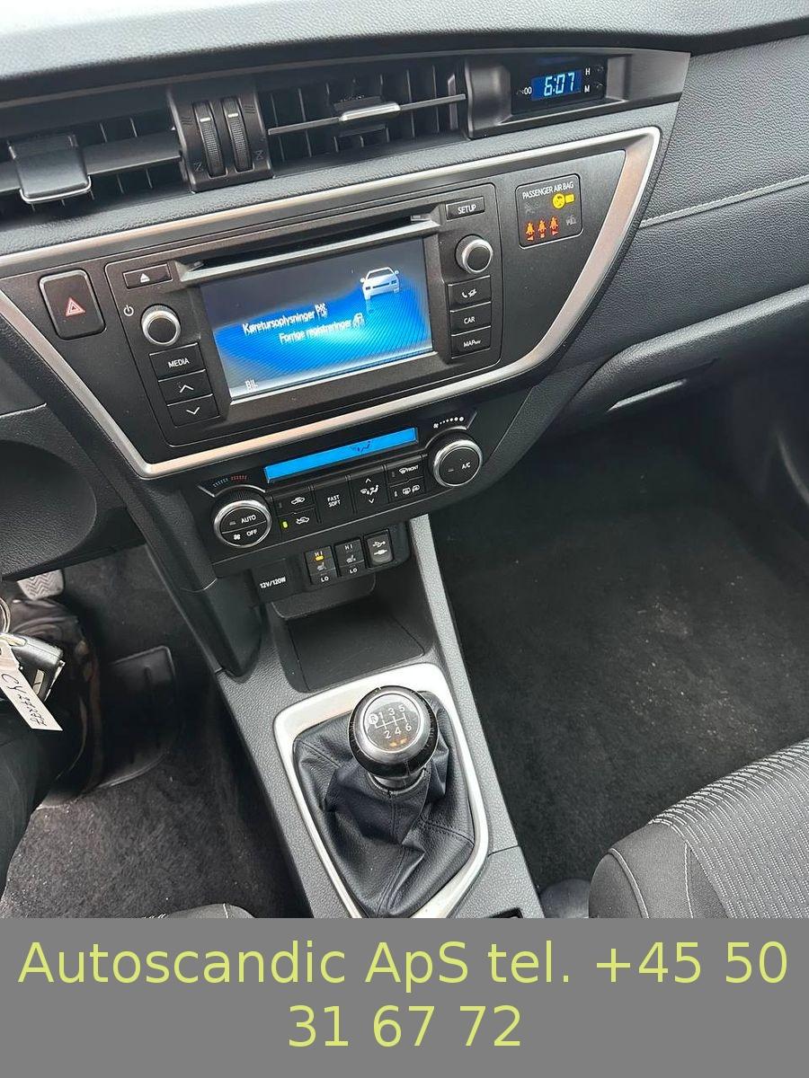 Toyota Auris 2014 — photo 24