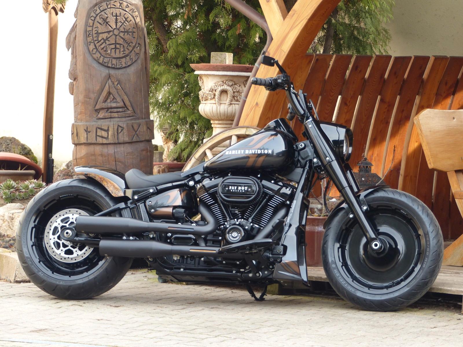 Harley-Davidson Fat Boy Mega Custom Umbau 260 Heck ...!