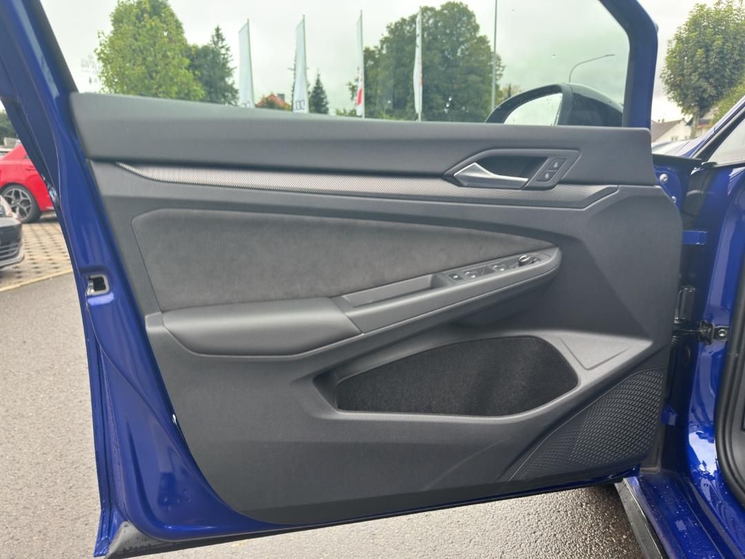 Fahrzeugabbildung Volkswagen Golf R-Line VIII R-Line,Soundsystem,Black Style