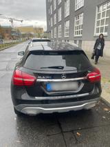 Mercedes-Benz Mercedes Benz GLA 180 - Mercedes-Benz GLA 180: Limousine