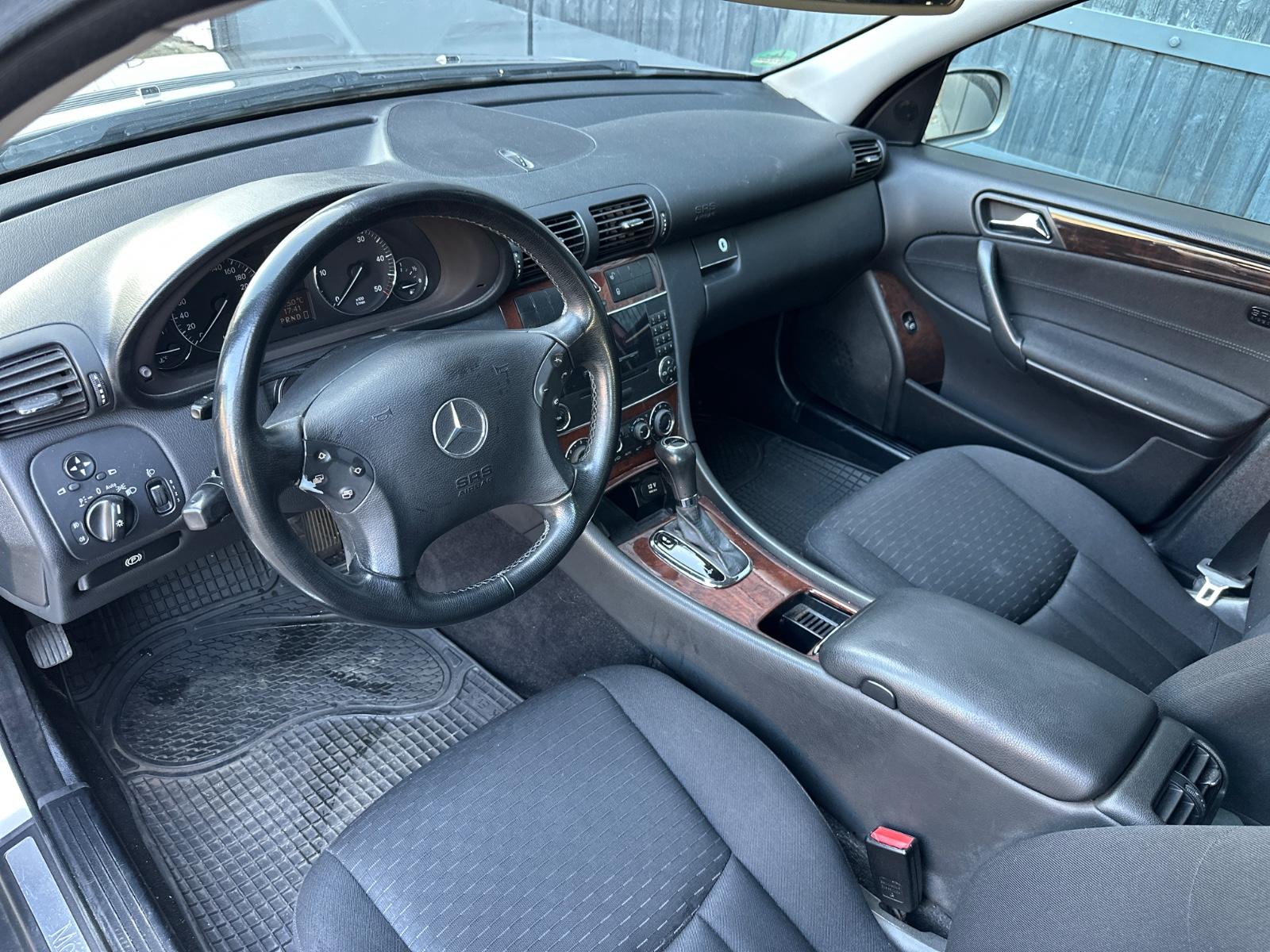 Mercedes-Benz C200 2005 — photo 9