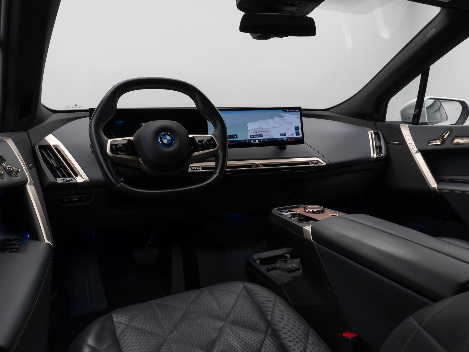Fahrzeugabbildung BMW iX xD40 Sport SkyLounge Laser 360°DAB H/K 22Zoll