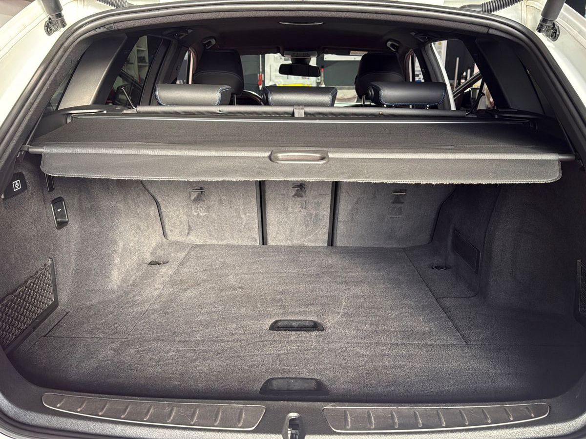 Fahrzeugabbildung BMW 320 d Touring  xDrive M Sport Shadow/ AHK