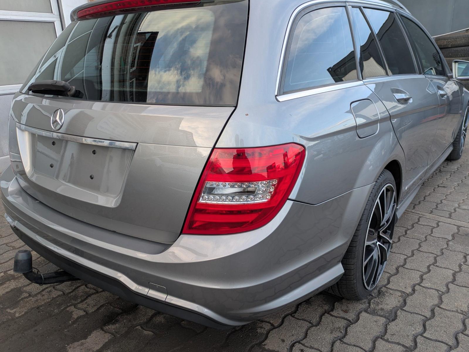 Mercedes-Benz C250 2011 — двигун 2.143 cm³, 204 HP (150kW)