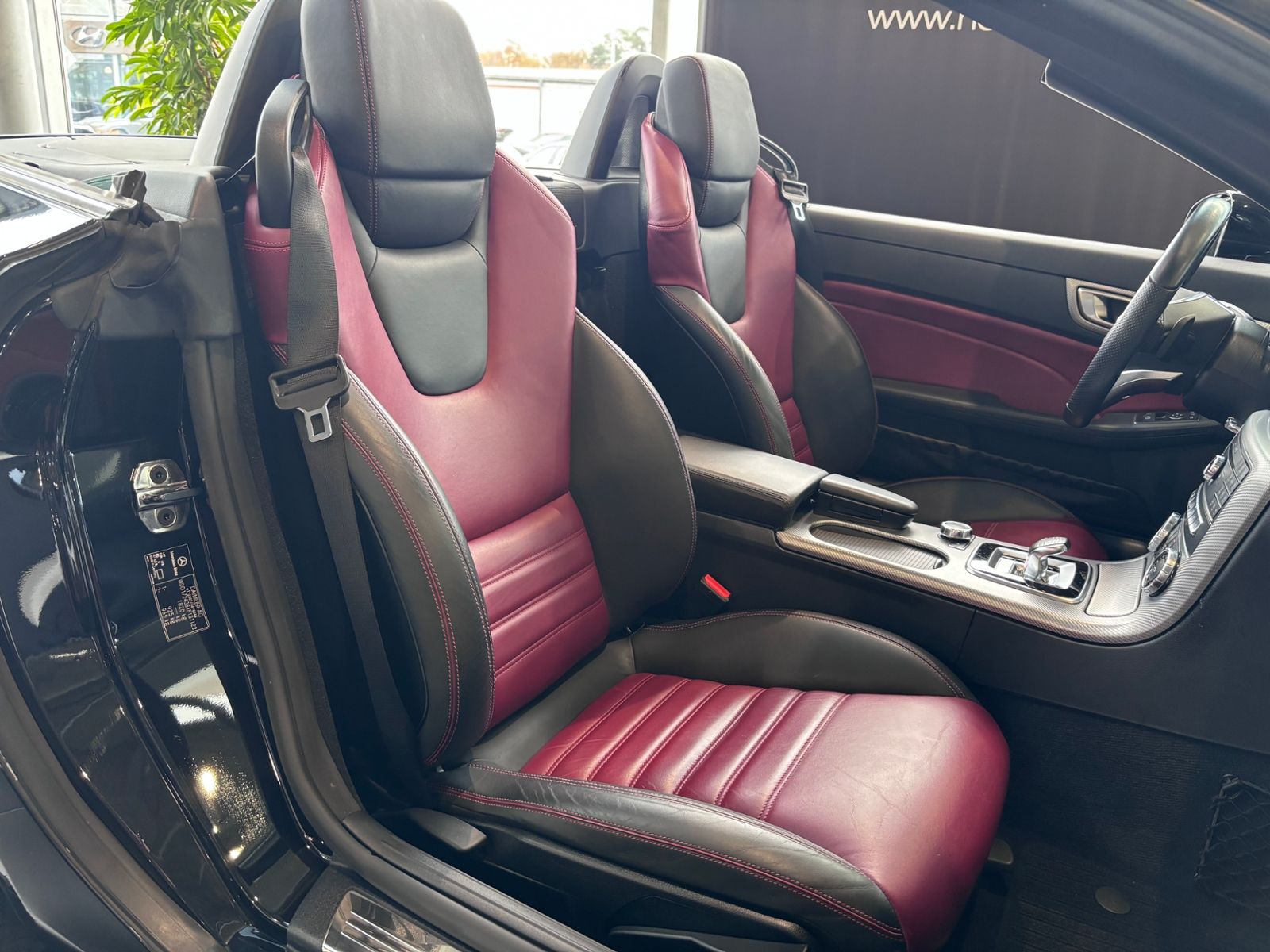 Fahrzeugabbildung Mercedes-Benz SLC 300 9G-Tronic LED NAVI ALU