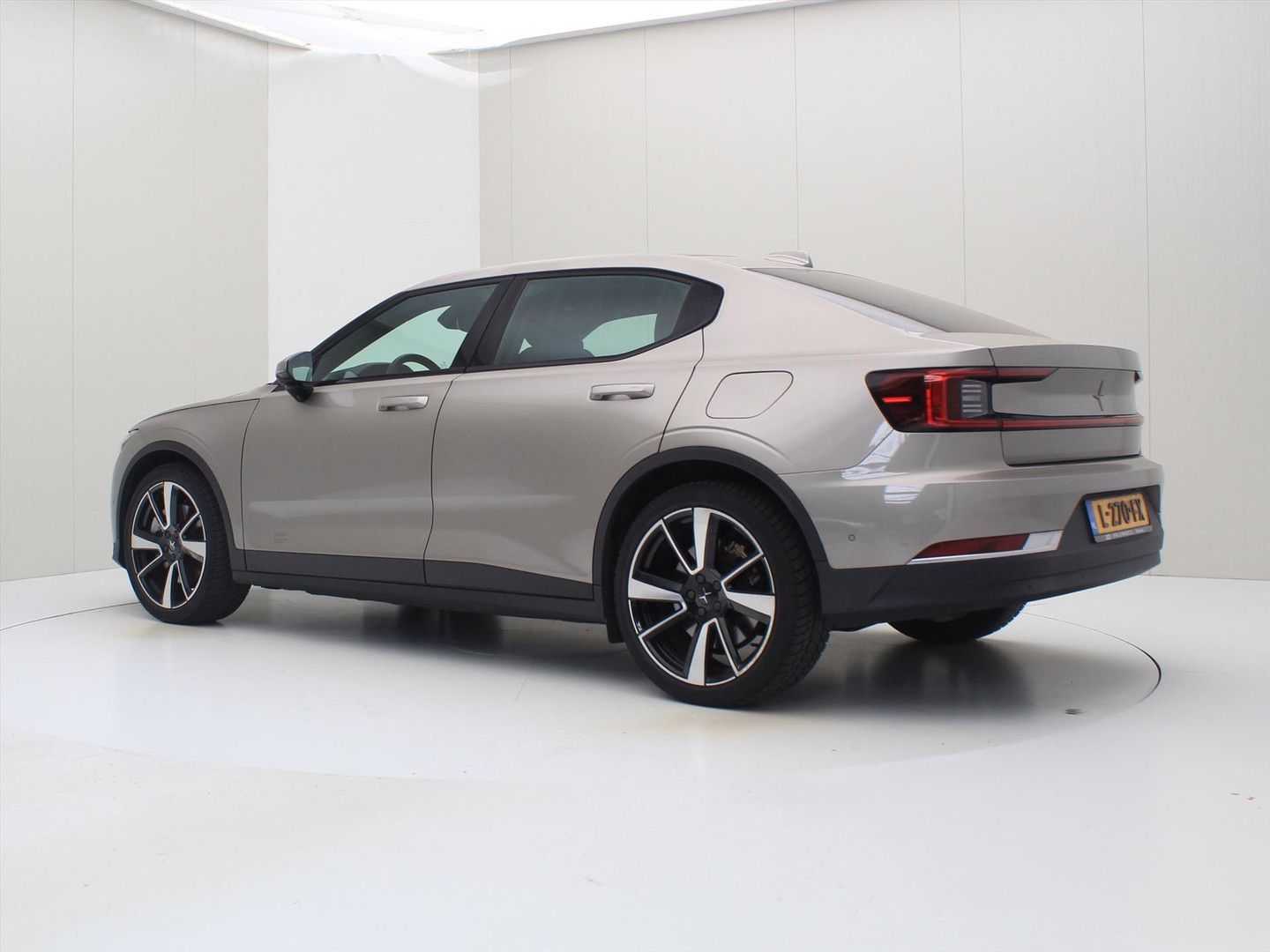 Polestar 2 Long Range Dual motor 408PK 78kWh 92% SoH [ PI imagem 3