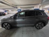 Volkswagen Tiguan 2.0 TSI DSG 4MOTION R-Line 3x Voll - VW Tiguan Gebrauchtwagen in München