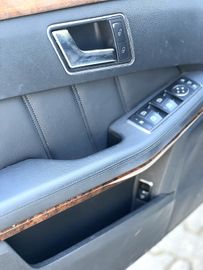 Mercedes E 220 - 11