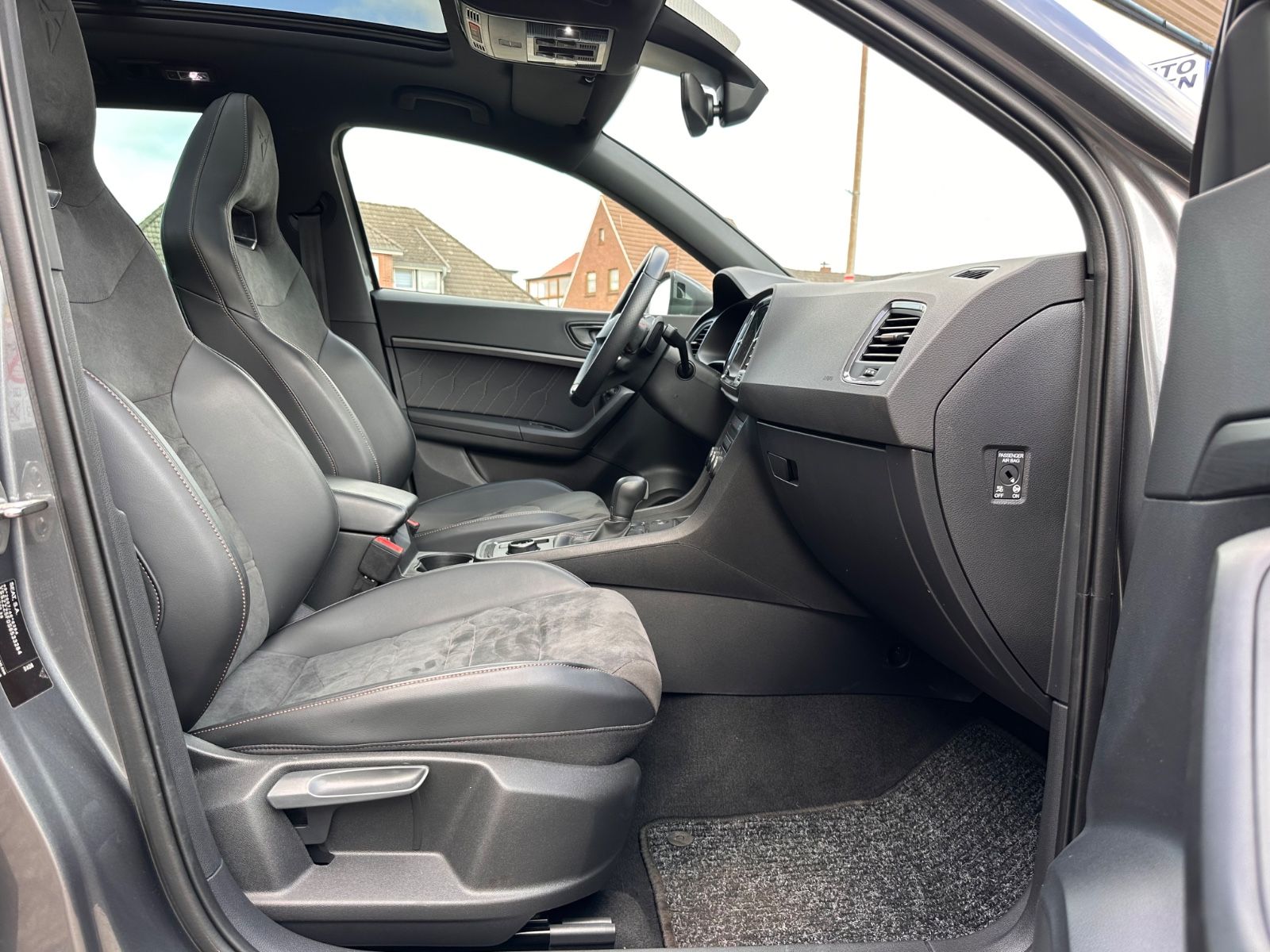 Fahrzeugabbildung CUPRA Ateca 1.5 TSI DSG Pano/ACC/Navi/LED/SHZG/Travel