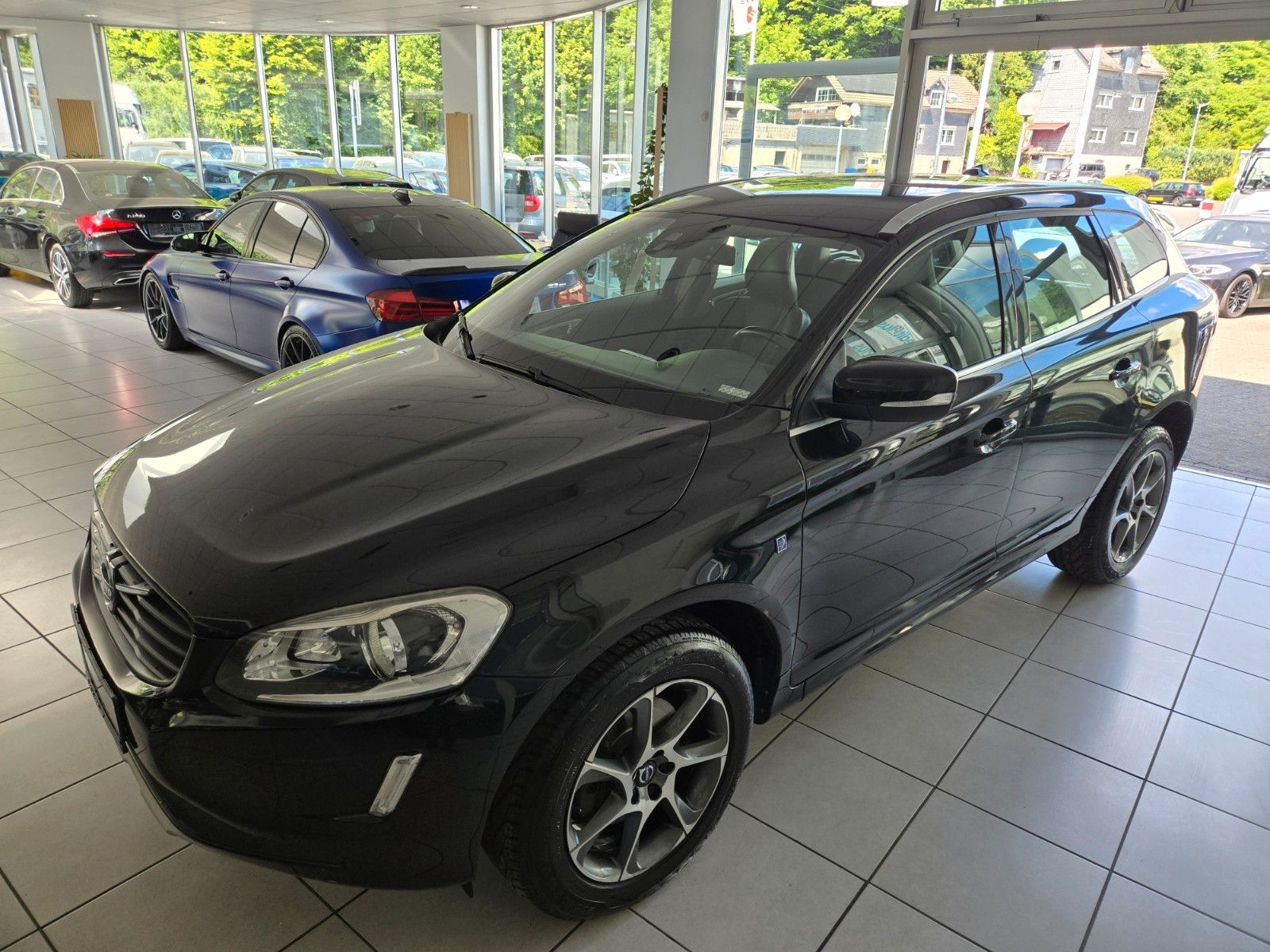 Fahrzeugabbildung Volvo XC60* D4 AWD, Ocean Race AWD