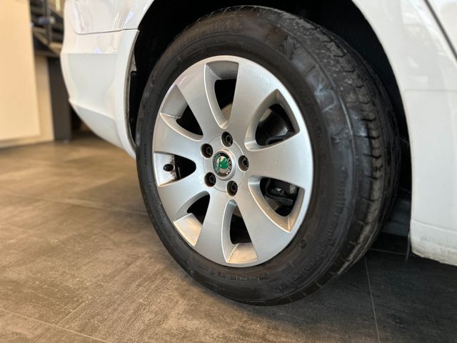 Skoda Superb Combi Elegance *1. Hand*Xenon*Klima*Navi*