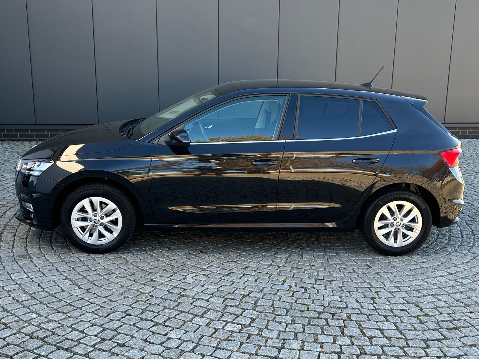 Fahrzeugabbildung SKODA Fabia Style 1.0 TSI *AHK, ACC, LED, Navi*