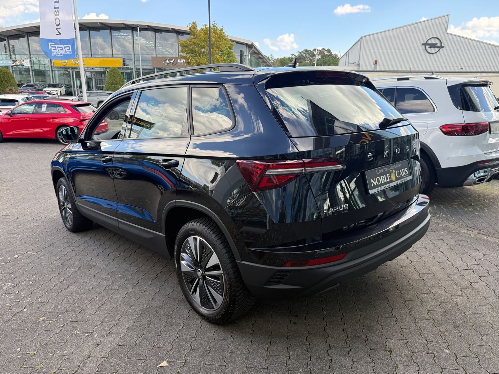 Fahrzeugabbildung SKODA KAROQ 1.5 TSI DSG AHK AMB LED NAVI