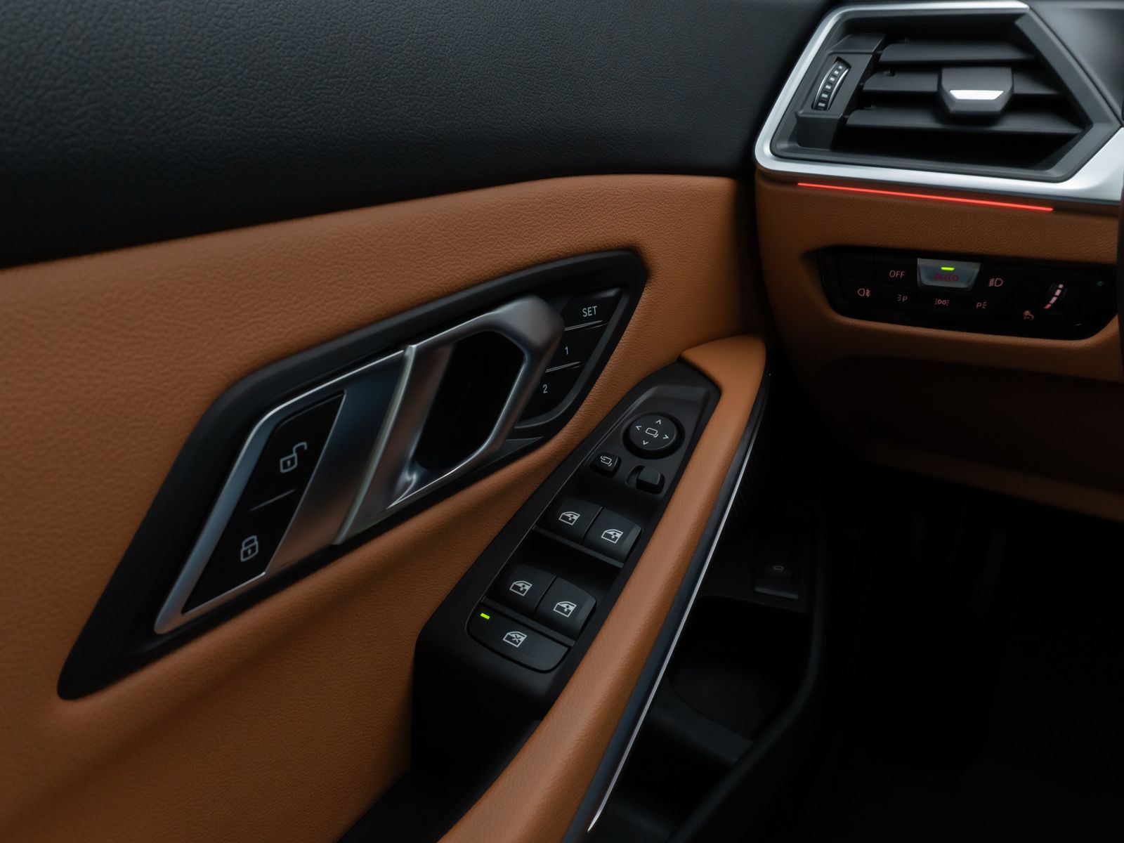 Fahrzeugabbildung BMW 330i xD M Sport Panorama Kamera HUD HiFi Komfort