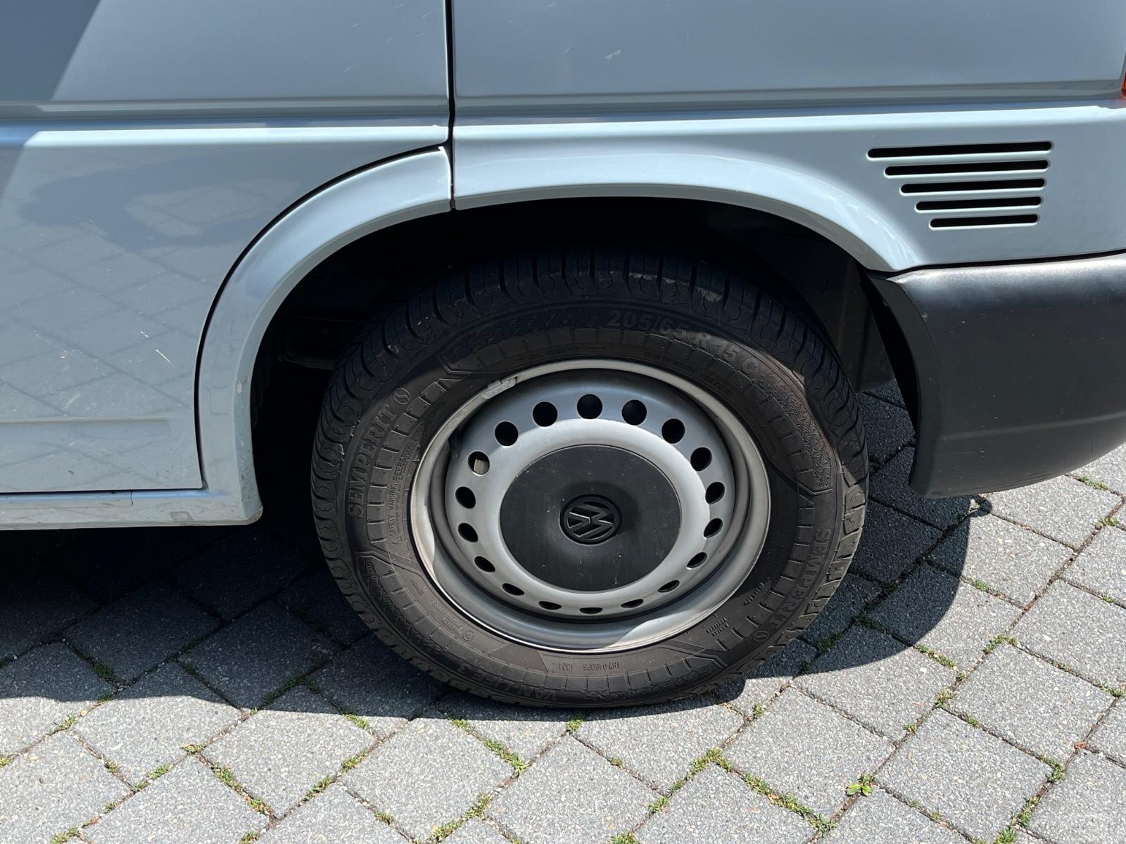 Volkswagen T4 2.5L Benziner  mit Campingausbau