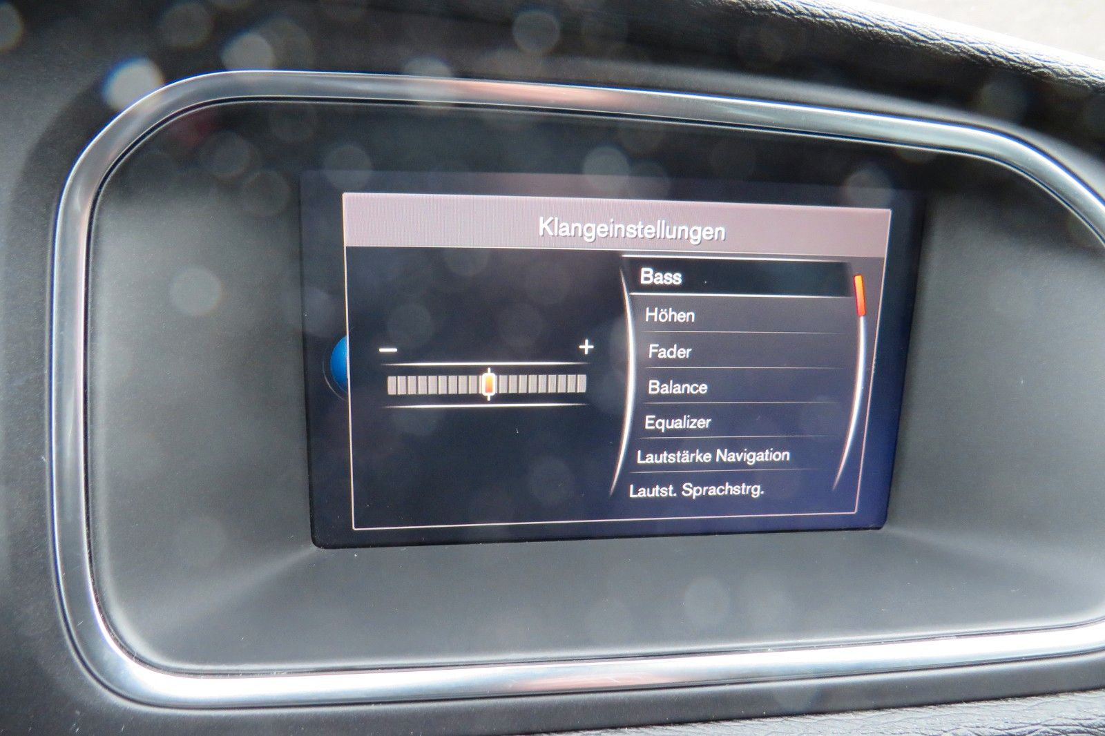 Fahrzeugabbildung Volvo V40 Kinetic NAVI TELVOR KLIMATRONIC 8-FACH ALU