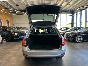 Skoda Octavia Combi Ambition *AHK*TEMPO*NAVI*2-ZONEN*