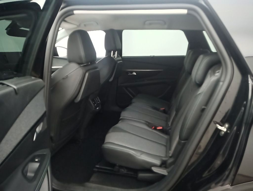 Fahrzeugabbildung Peugeot 5008 Allure Pack 1.5D LED/NAVI/AHK/PDC/R´CAM