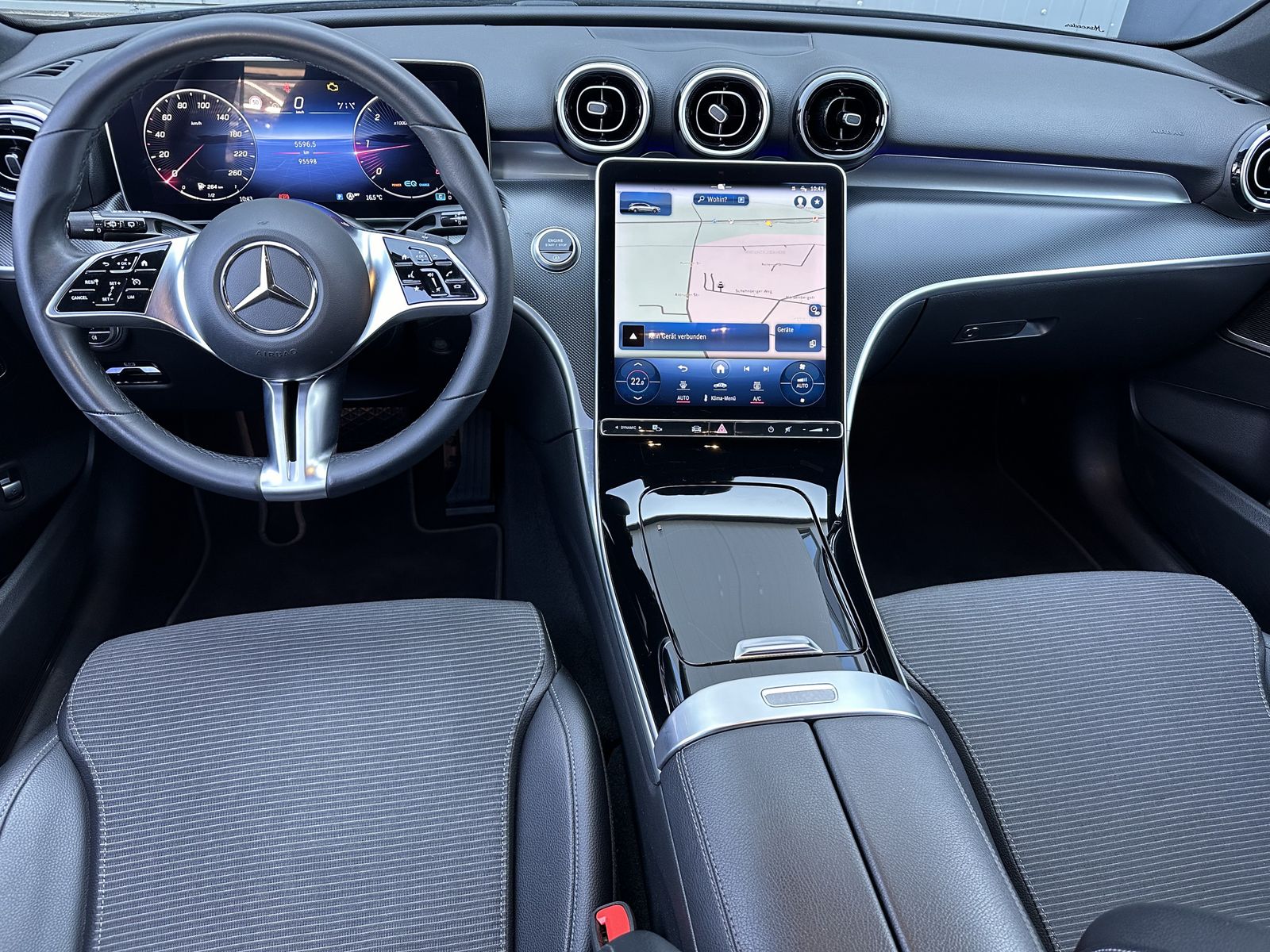 Fahrzeugabbildung Mercedes-Benz C 220d T Avantgarde NAV+LED+KAM+VCOCKPIT+CARPLAY