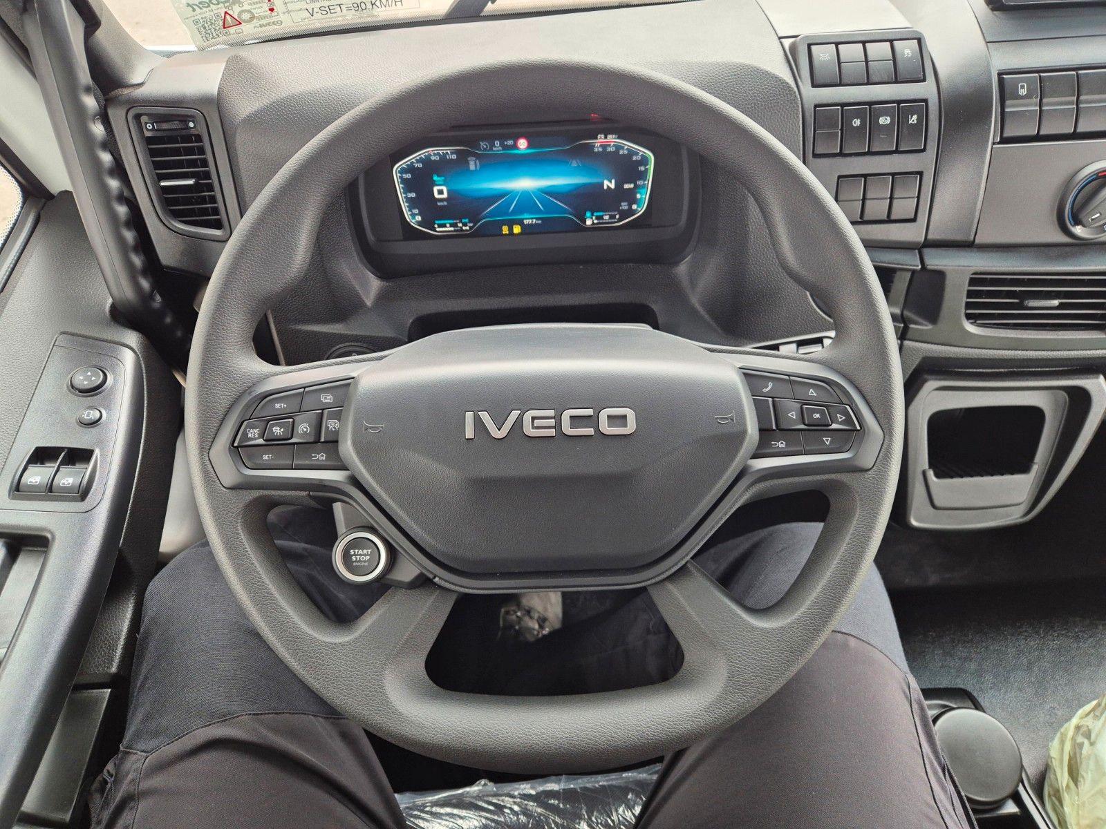 Fahrzeugabbildung Iveco Eurocargo ML80E21 Meiller Kipper 2x AHK 3 Sitze