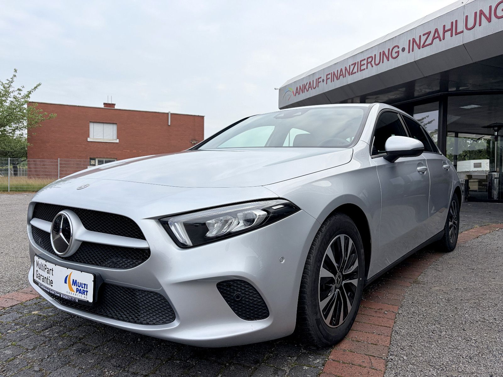 MERCEDES-BENZ A 200d LED NAVI AHK SHZG PDC DSG