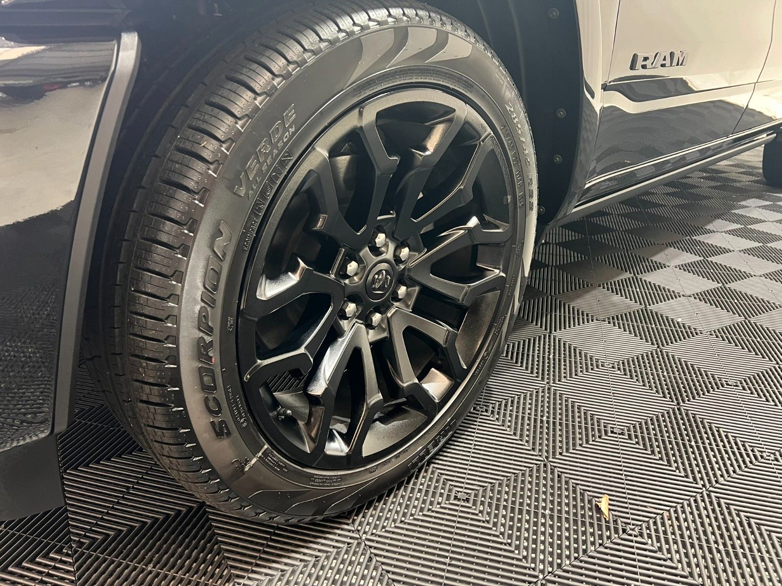 Fahrzeugabbildung Dodge RAM 1500 Limited Night  H/O 3.0L
