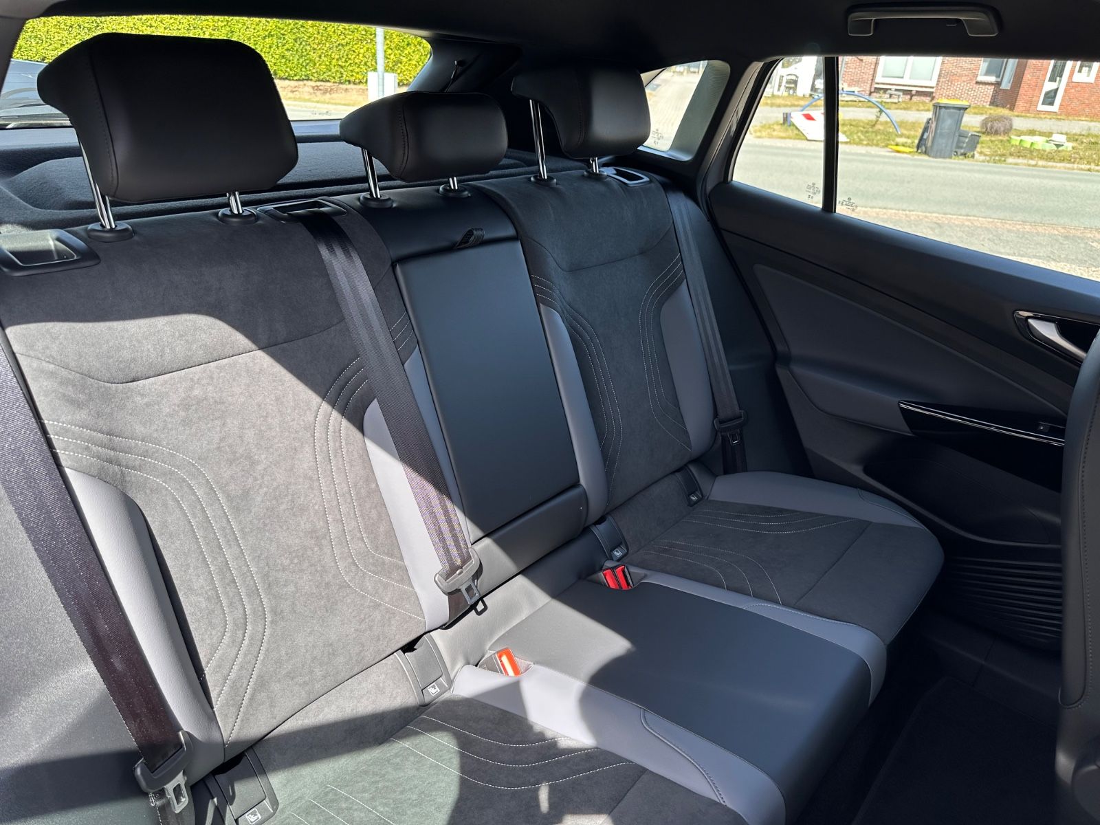 Fahrzeugabbildung Volkswagen ID.4 Pro 82 kWh APP/ACC/NAVI/SHZG/RFK