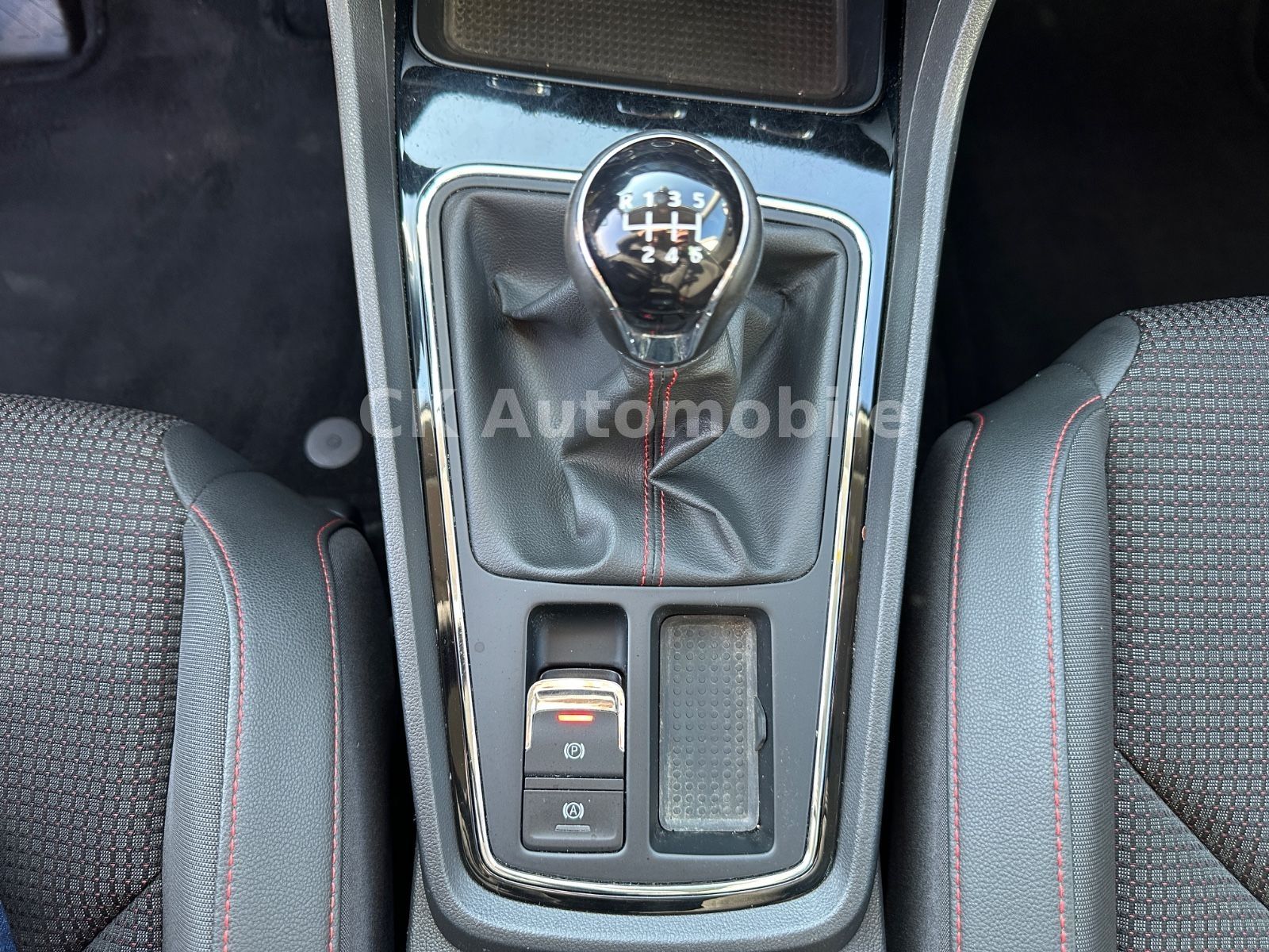 Fahrzeugabbildung SEAT Leon ST 1.5 TSI FR/Navi/Klima/LED/Tempomat/PDC