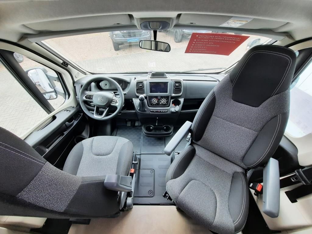 Fahrzeugabbildung LMC Tracer 730 EL Verfüg./Sparen Sie 15.235,- €