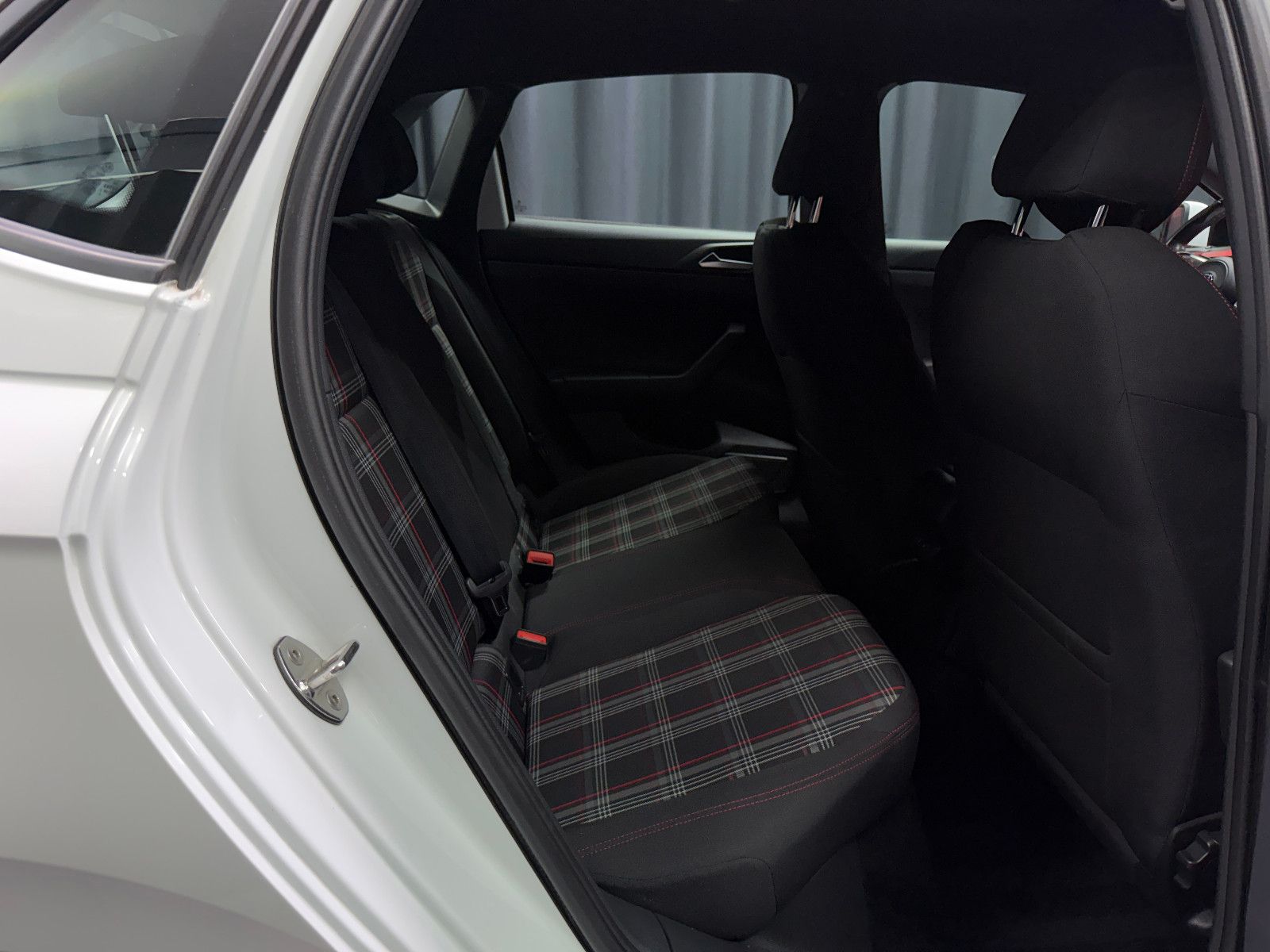 Fahrzeugabbildung Volkswagen Polo VI 2.0 TSI GTI |DSG|AUTOMATIK|LED