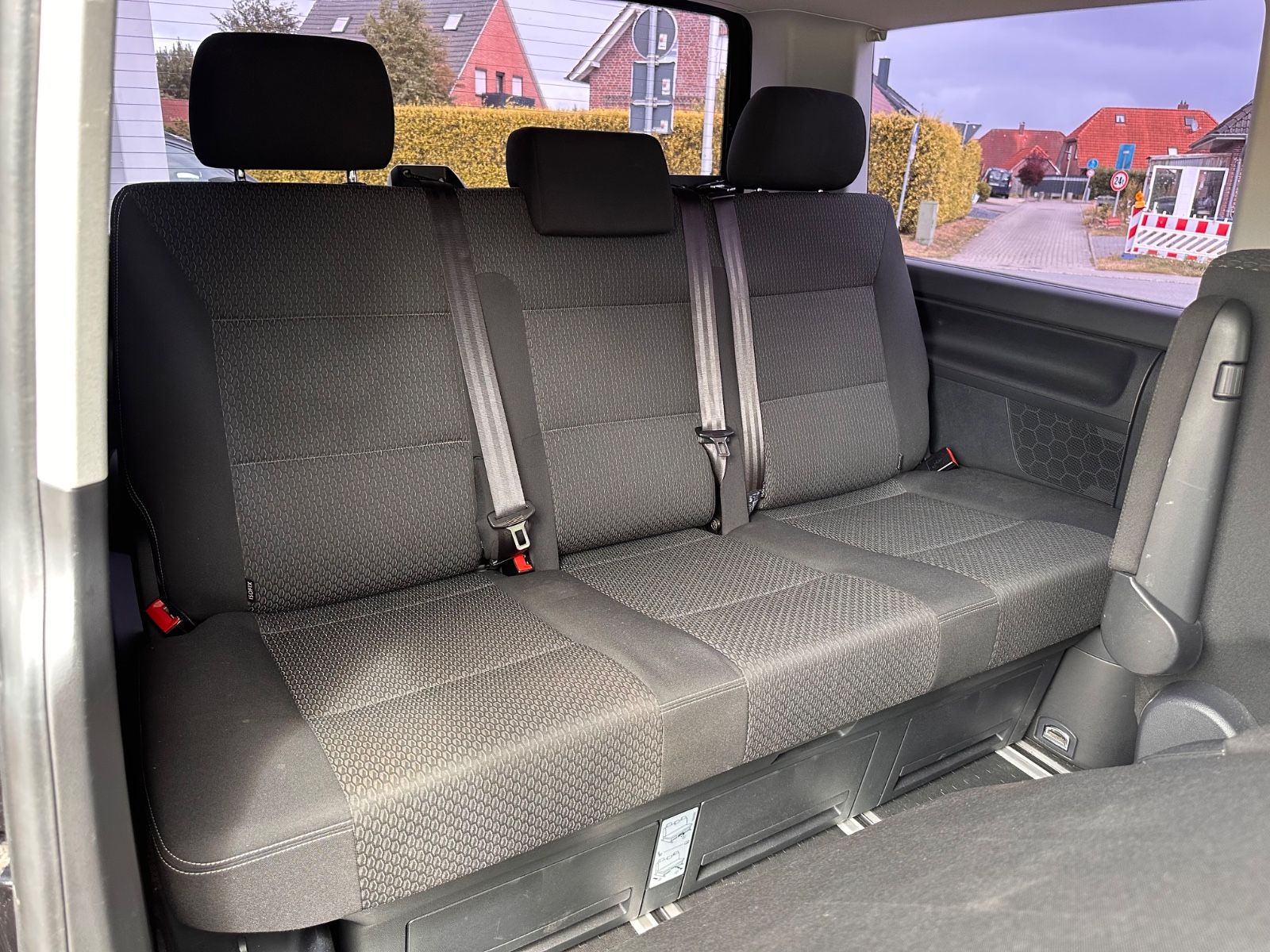 Fahrzeugabbildung Volkswagen T6 Multivan 2.0 TDI 4Motion DSG AHK/Navi/APP