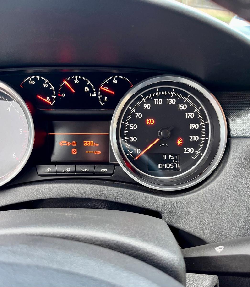 Peugeot 508 2011 — interior