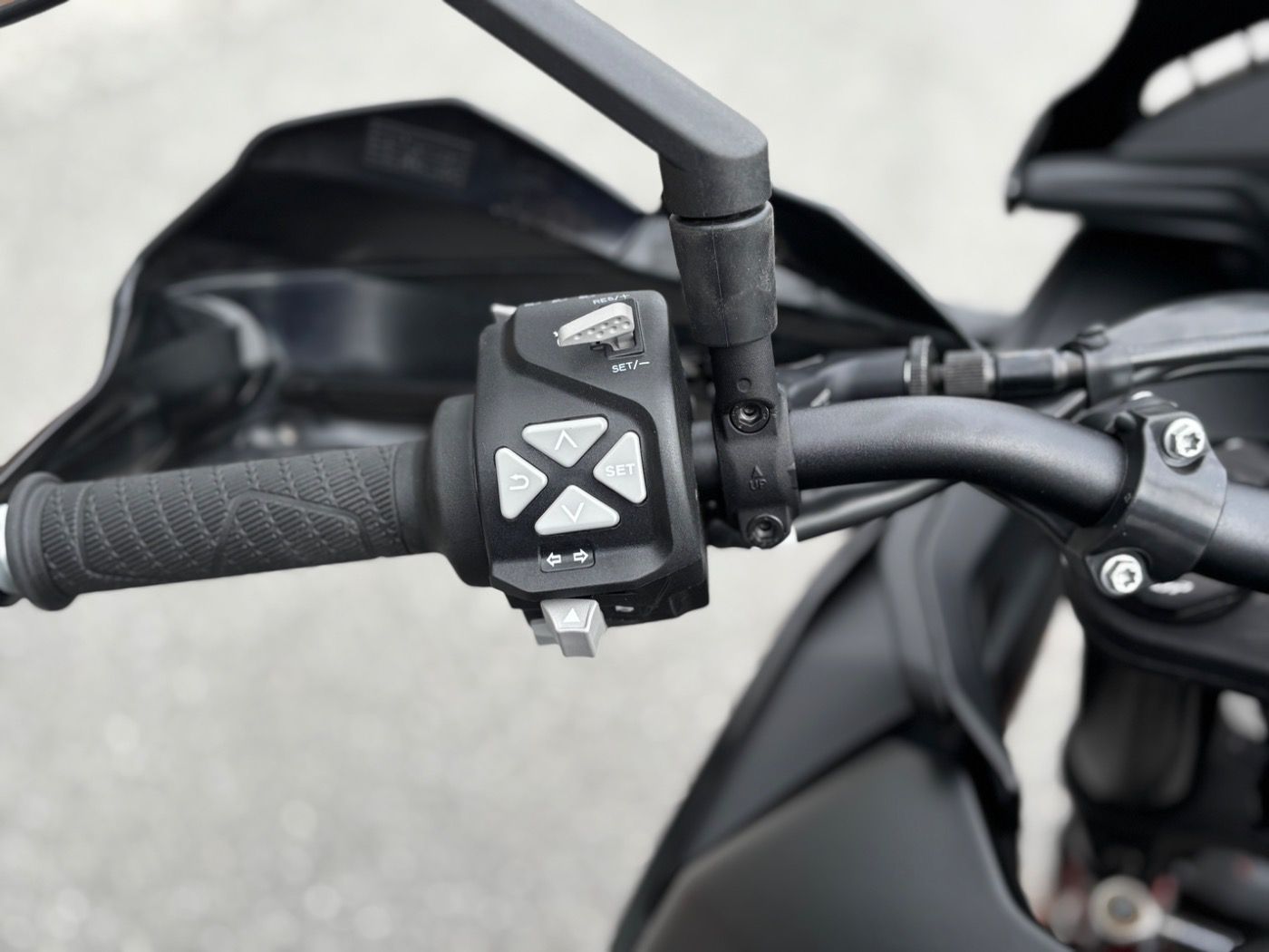 Fahrzeugabbildung KTM 890 SMT Modell 2024 4 Jahre Garantie