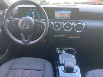 Mercedes CLA 180 Shooting Brake - 12