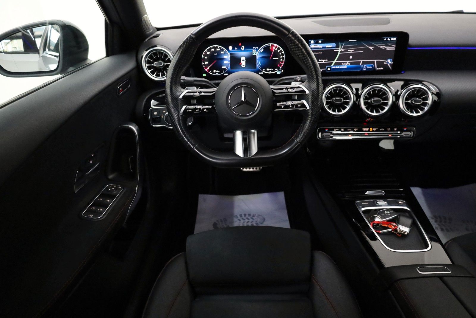 Fahrzeugabbildung Mercedes-Benz A 250 e lim. AMG Line,T.Leder,Navi,LED,ACC,Night