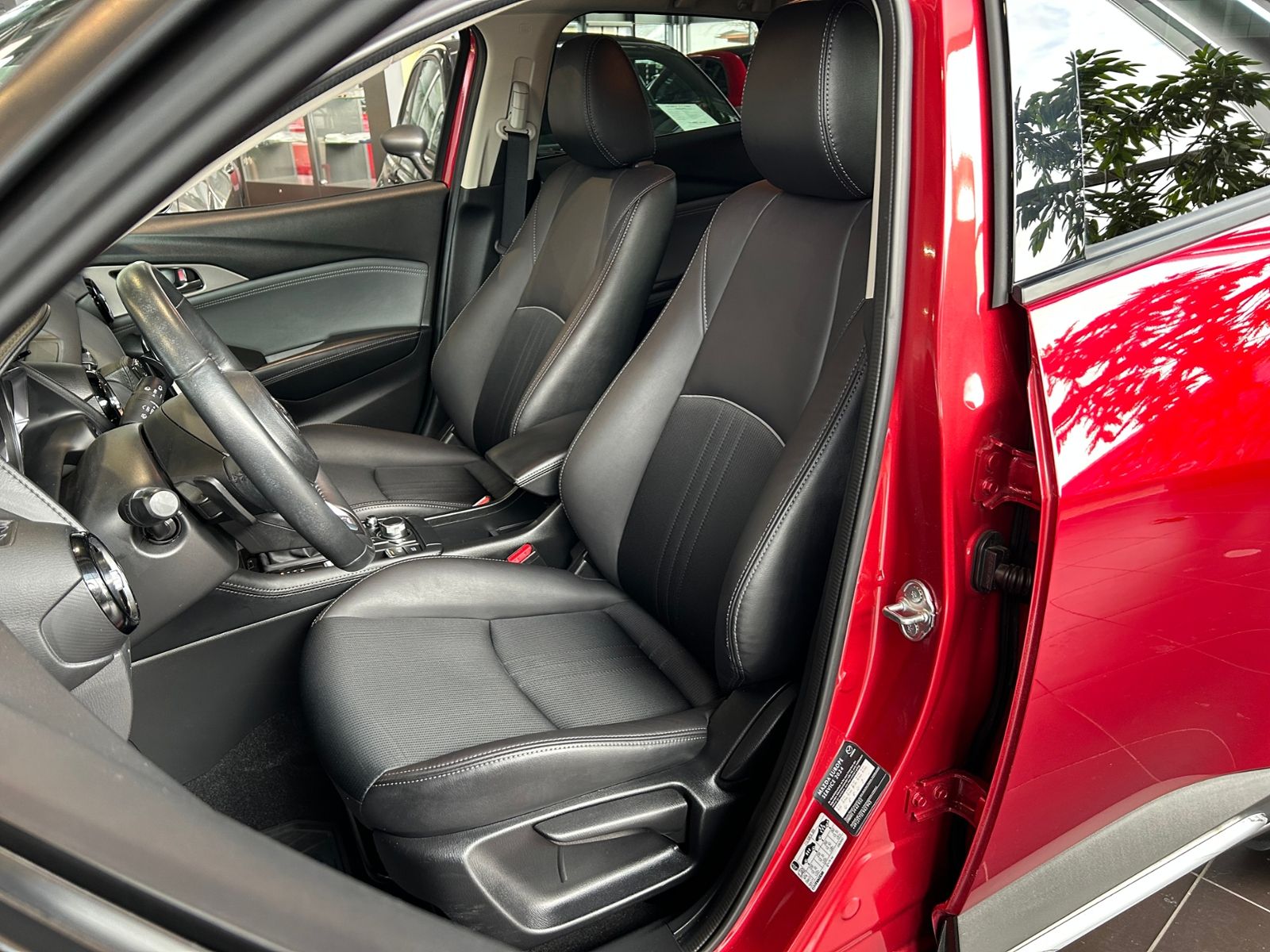 Fahrzeugabbildung Mazda CX-3 Sports-Line AWD BOSE LED NAV SHZ LEDER 18"